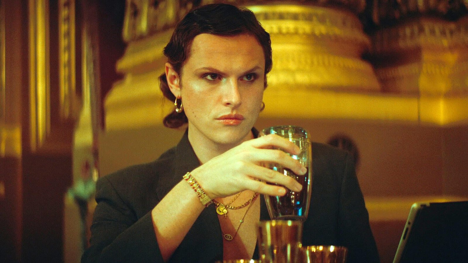 S1E2-Broken heart > Bullet in the head