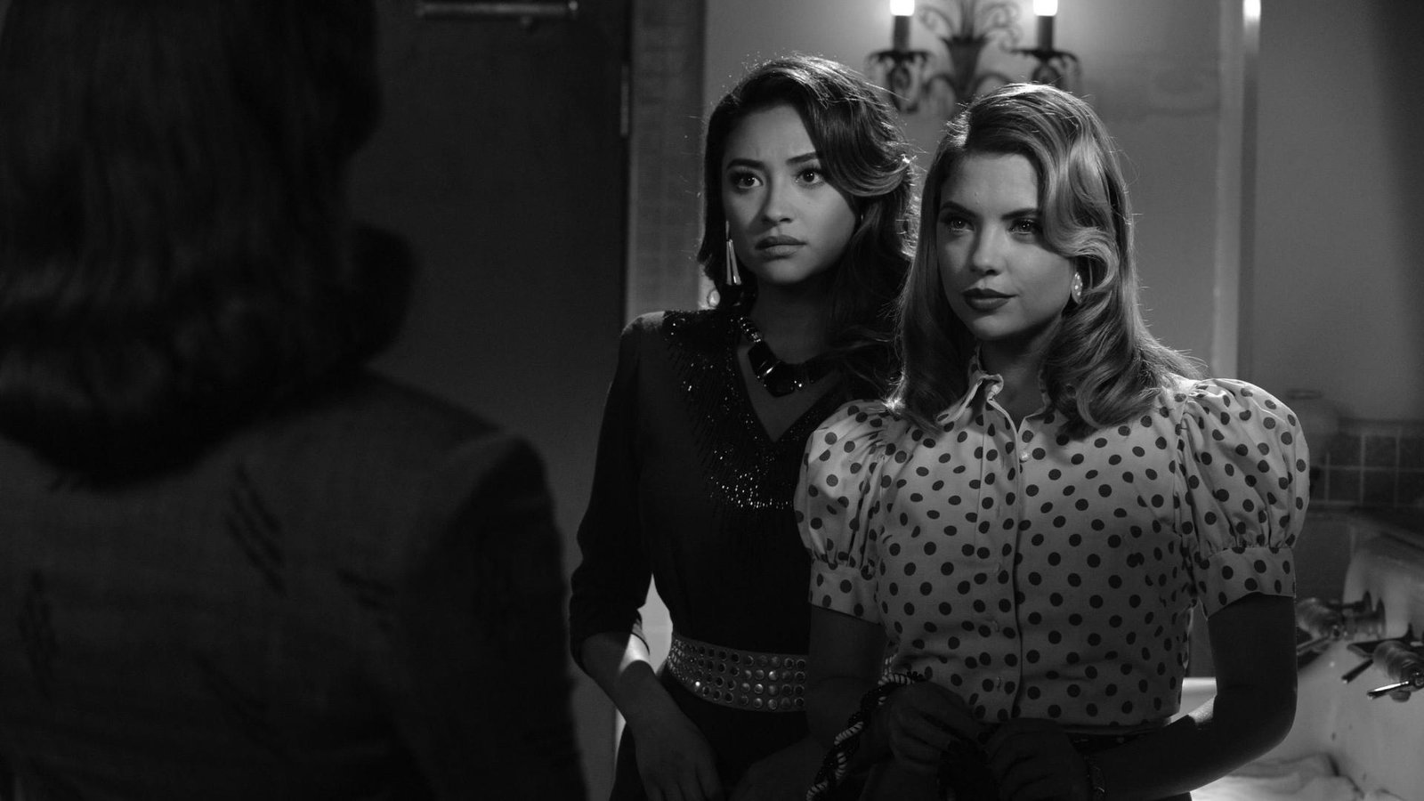 S4E19-Shadow Play